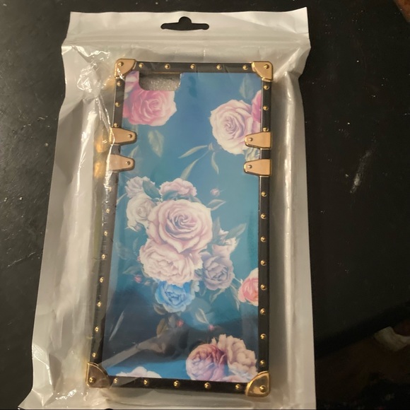 NWT IPHONE 6, 7, 8, and SE CASE WITH FLORAL PRINT - Picture 9 of 9